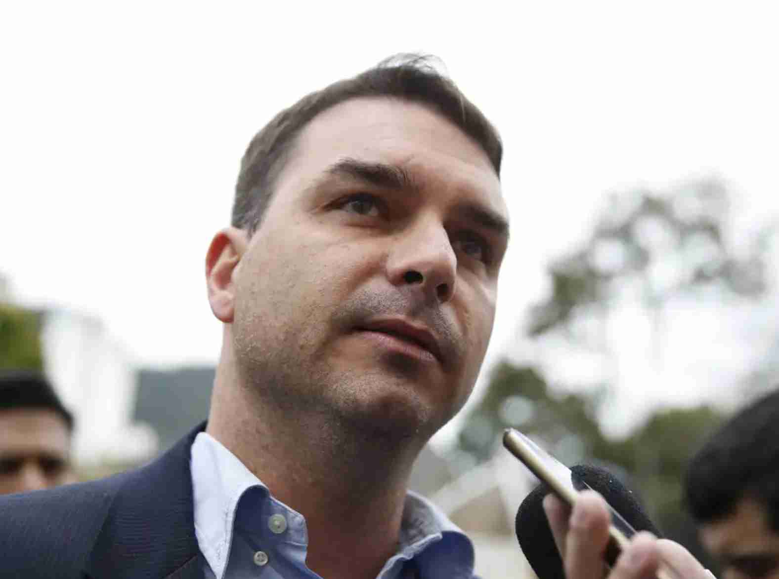 Flávio Bolsonaro confirma pré-candidaturas em Mato Grosso